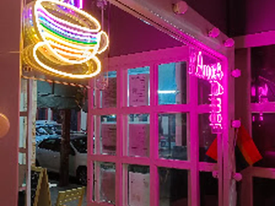 Nuevecinco Café