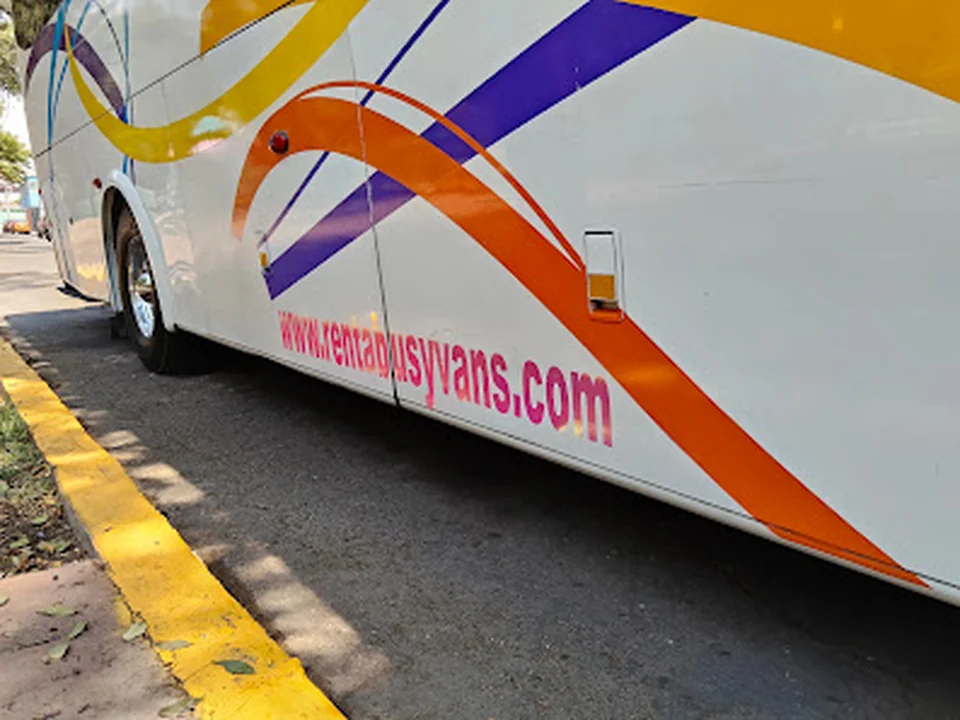 www.rentabusyvans.com - Renta de Autobuses, Ciudad de México