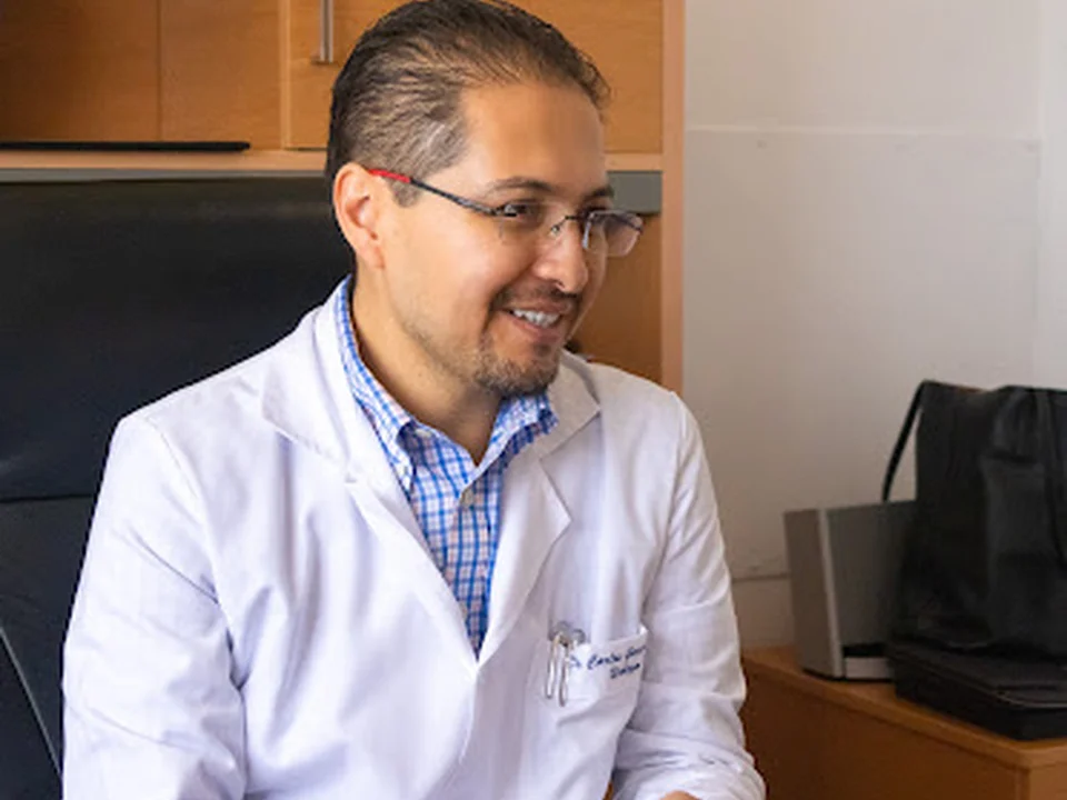 Urólogo CDMX - Dr Carlos García Cruz - Especialista en Cirugía Robótica y Uro Oncología - Urodexis, Ciudad de México