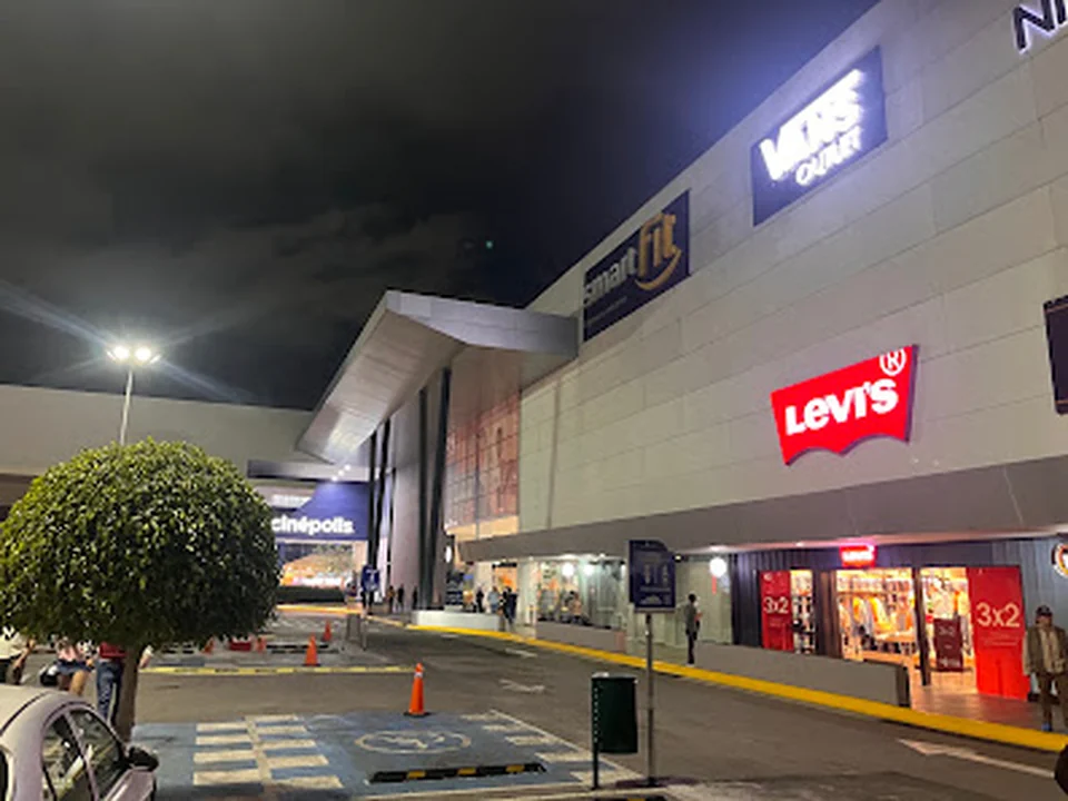 Outlet Plaza Aeropuerto, Ciudad de México