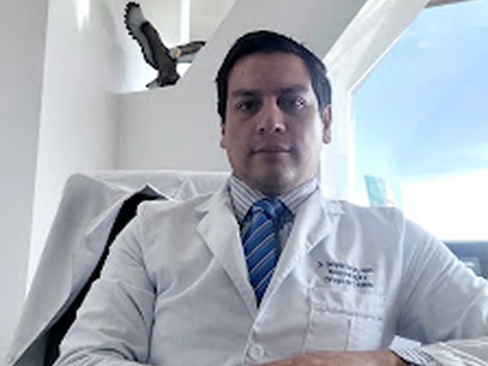 Neurocirujano, Dr. Gerardo Barajas Llanes, Ciudad de México