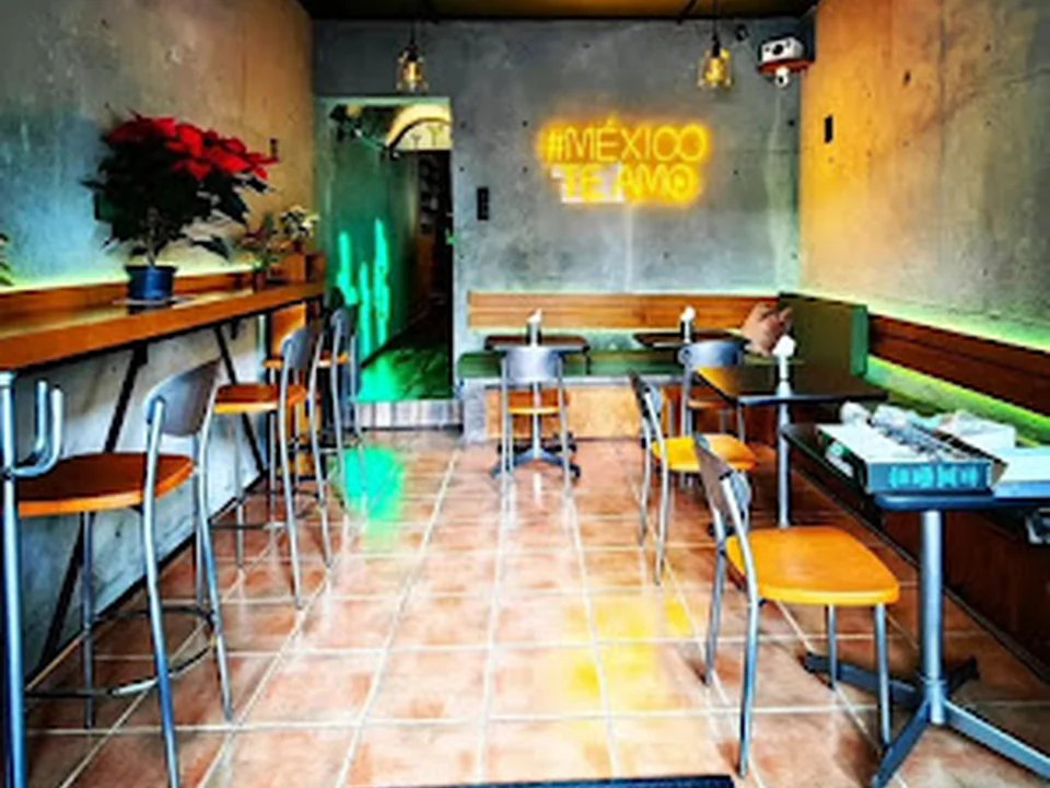 Alguito Vegano, Ciudad de México