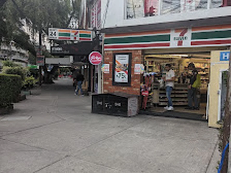 MEDIA LUNA - RENTA DE VESTIDOS CDMX, Ciudad de México