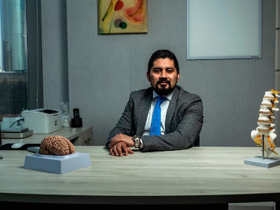 Dr. Leo Tovar | Neurocirujano en CDMX, Ciudad de México