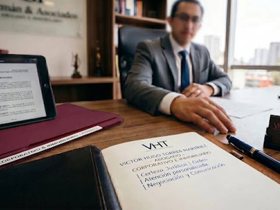 Víctor Hugo Torres Martínez | Abogado Corporativo e Inmobiliario, Ciudad de México