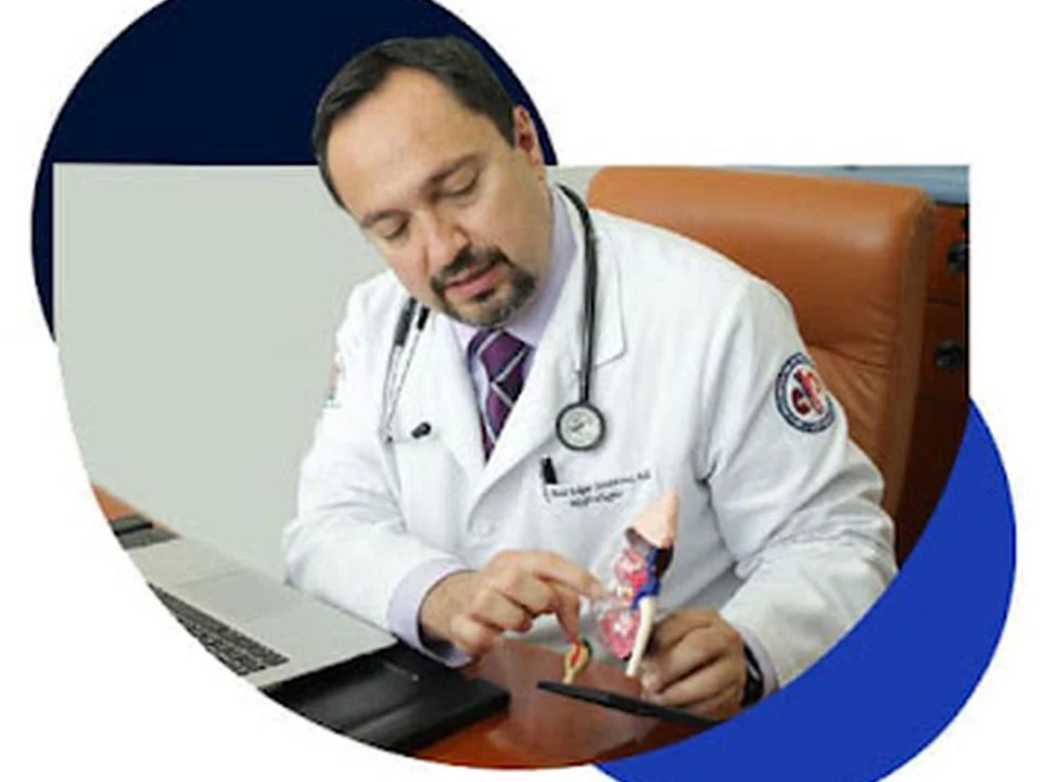 Dr. Raul Edgar Santacruz Adi - Nefrologo en Naucalpan (EDOMEX), Ciudad de México