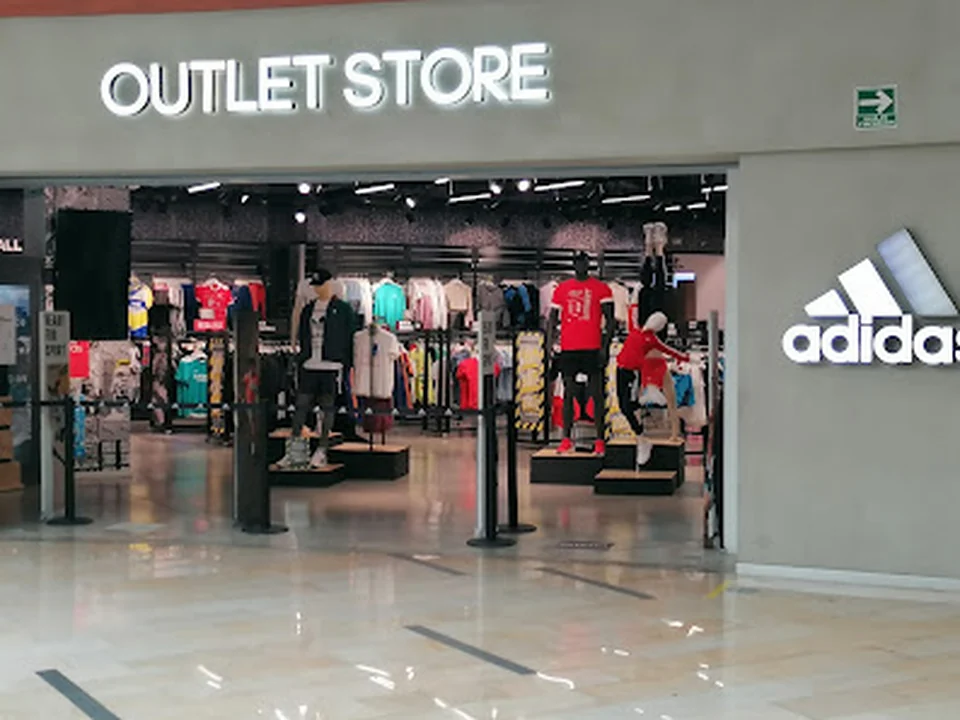 Adidas Outlet Store Plaza Central, Ciudad de México